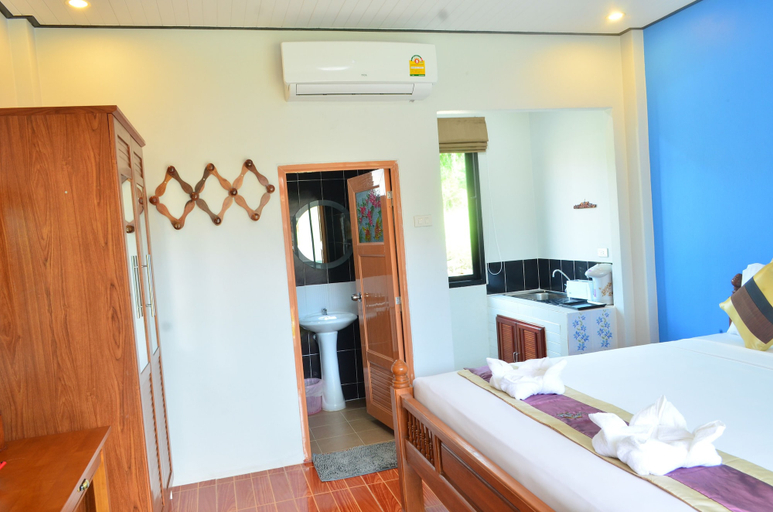 Bedroom 2, Phongphiphat Lanta Mansion, Ko Lanta