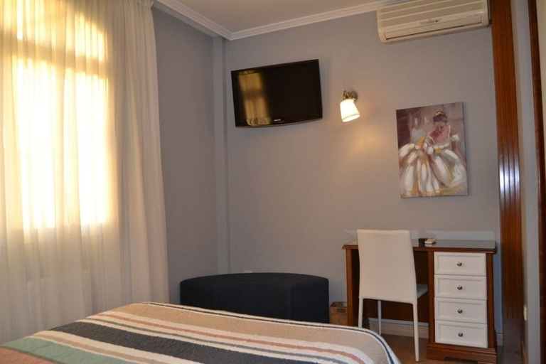 Bedroom 3, Hotel Playa Compostela, Pontevedra