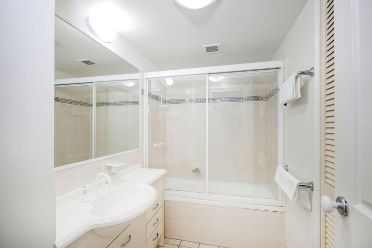 Bathroom 4, Bella Mare Beachside Apartments, Gold Coast