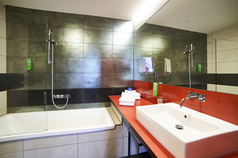 Bathroom 5, Hotel Maxlhaid, Wels
