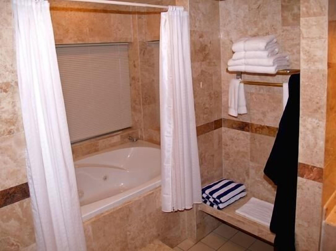 Bathroom 3, Marina Puesta del Sol, El Viejo