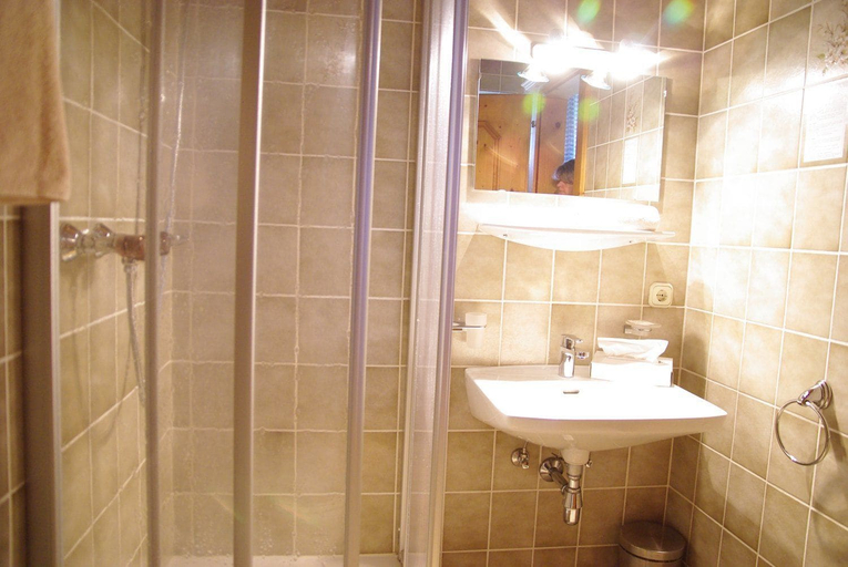 Bathroom 4, Hotel Pension Heike, Kitzbühel