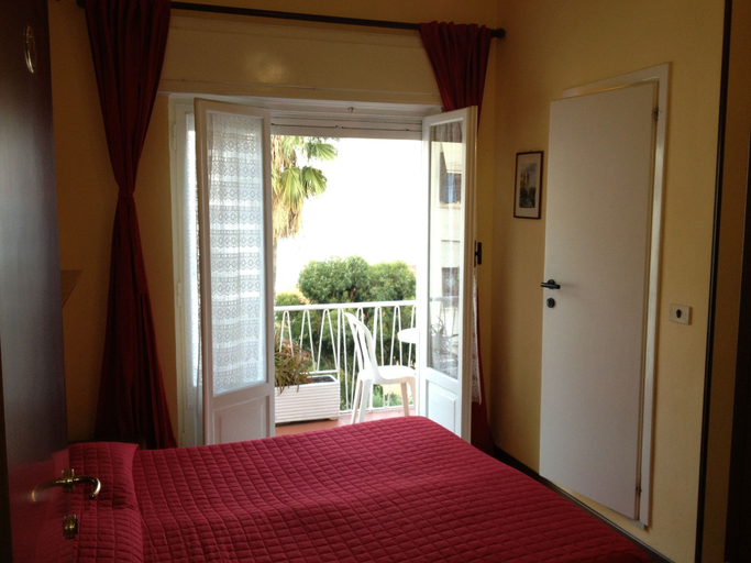Bedroom 2, Hotel Nettuno, Imperia