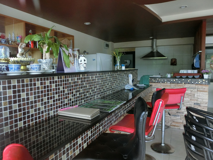 Food & Drinks, Ratchaporn Place, Phuket Island
