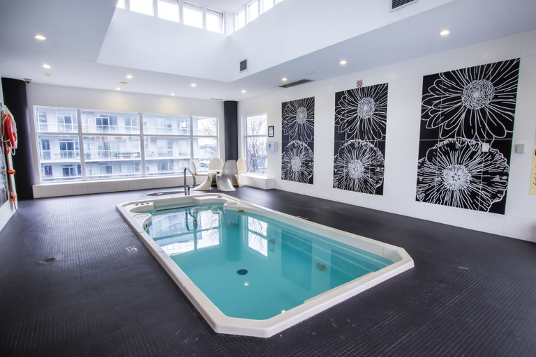 Sport & Beauty, MiCasa Suites - Stylish Condo in the Heart of Downtown, Toronto