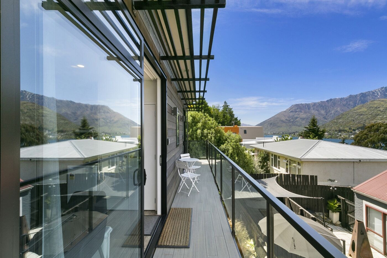 Others 4, Views 2, Queenstown-Lakes