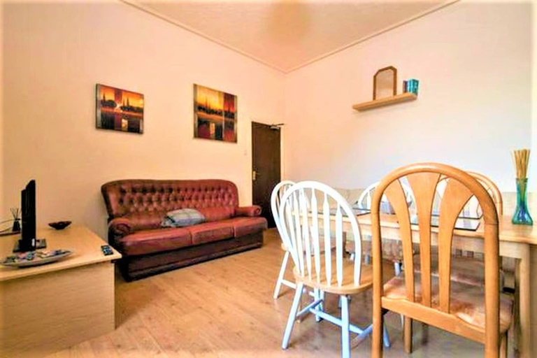 Others 5, Manu's Guesthouse, Birmingham