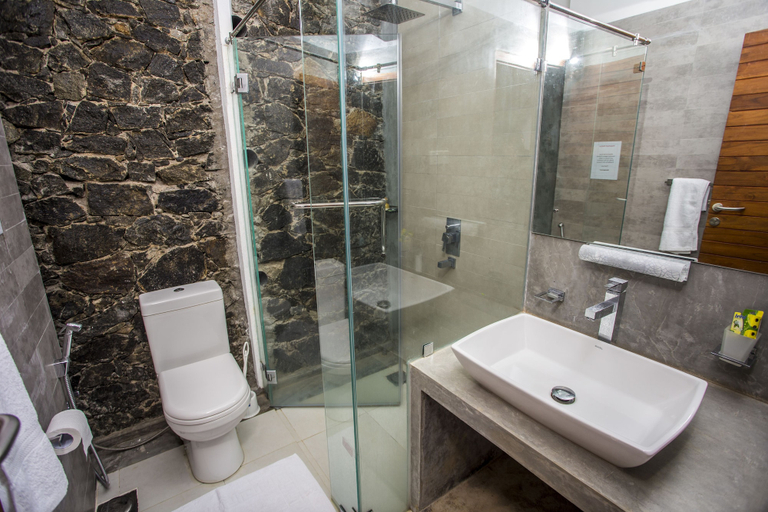 Bathroom 4, Nalanda Residence, Haputale