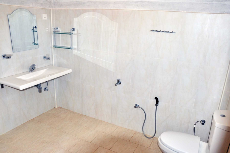 Bathroom 4, Lanrich Villa, Weligama