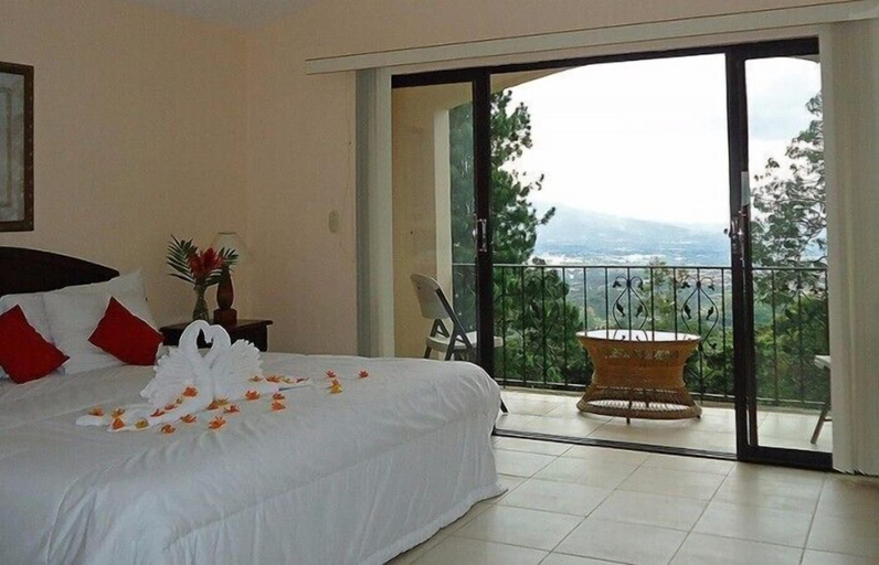 Bedroom 2, La Catalina Hotel and Suites, Santa Bárbara
