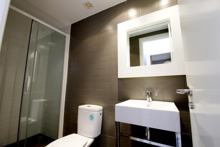 Bathroom 4, Hostal Express by gaiarooms, Barcelona