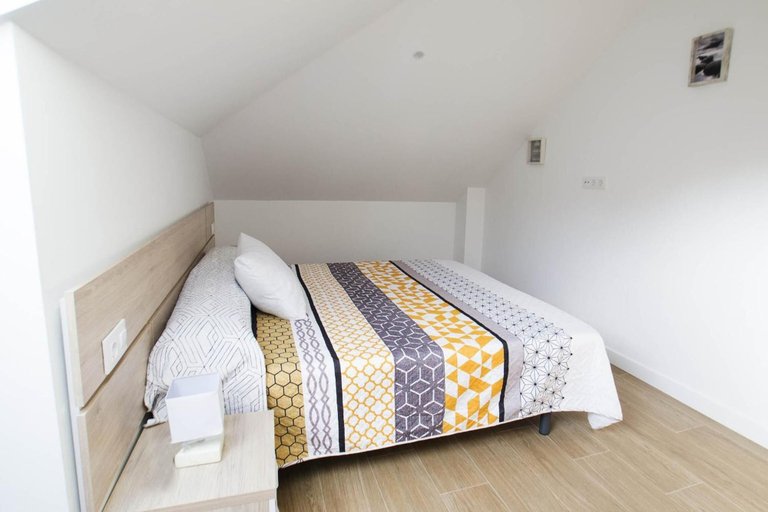 Bedroom 2, Hostel Albergue O Meson - Apartamentos, Pontevedra