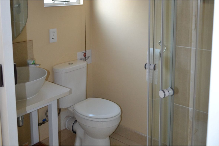 Bathroom 4, Hunters B&B, Uthungulu