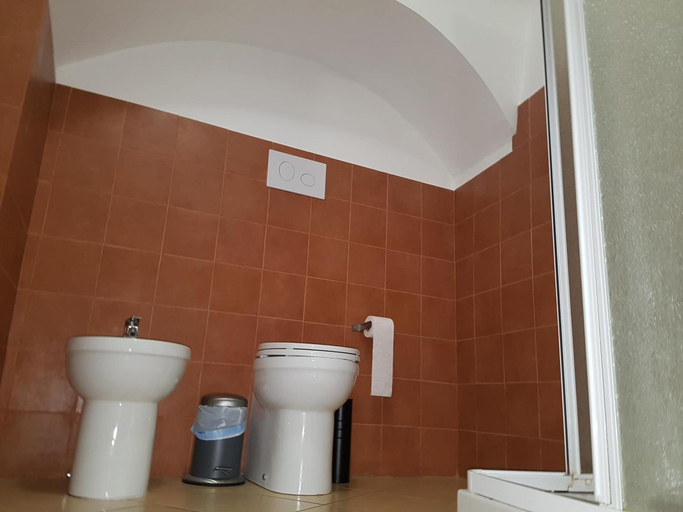 Bathroom 5, Beda Ragusa, Ragusa
