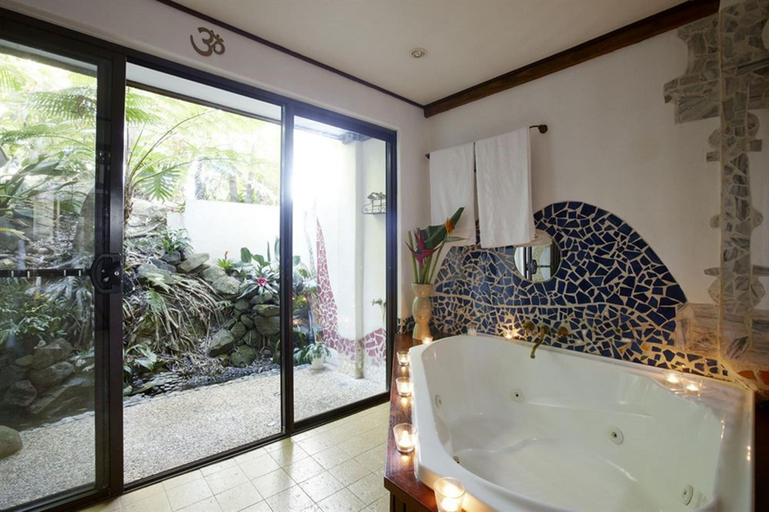 Bathroom 4, The Garden Burees, Byron