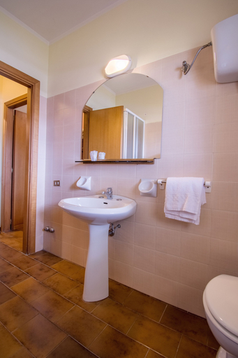 Bathroom 4, Hotel Cantalodole, Perugia