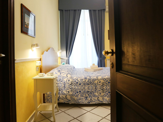 Bedroom 4, B&B Santa Lucia 50, Napoli