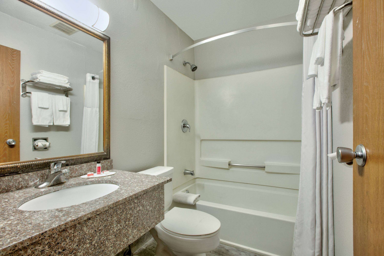 Bathroom 3, Super 8 by Wyndham Amarillo, Potter