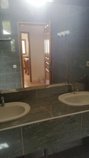 Bathroom 4, La bougain Villa, Mbour