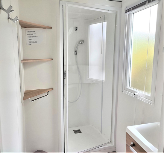 Bathroom 4, Mobil-Home Trois Chambres, Vendée