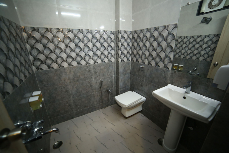 Bathroom 4, Hotel Vishram Mount Abu, Sirohi