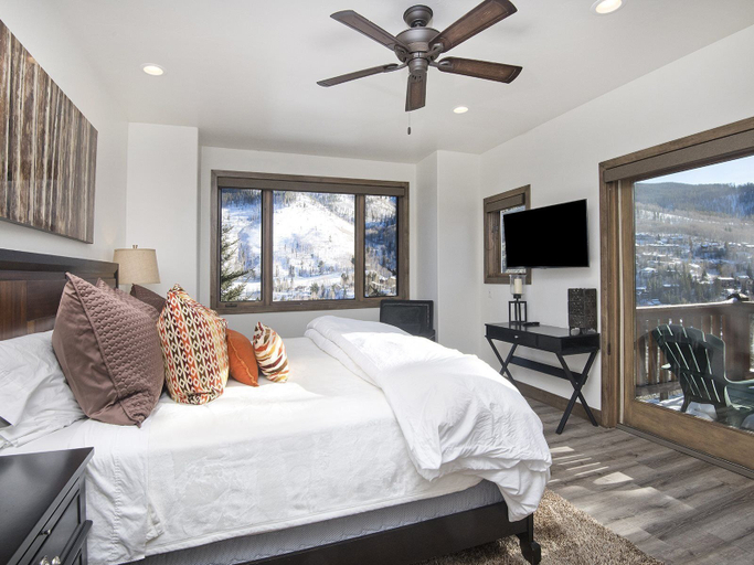 Bedroom 3, Glacier Court 1854 A, Eagle