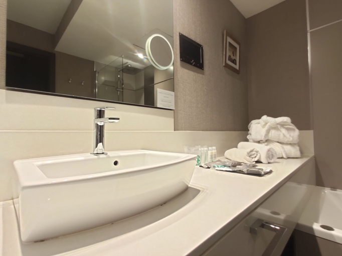 Bathroom 5, Costa Esmeralda Suites, Cantabria