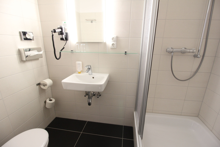 Bathroom 4, ArtHotel Connection, Berlin