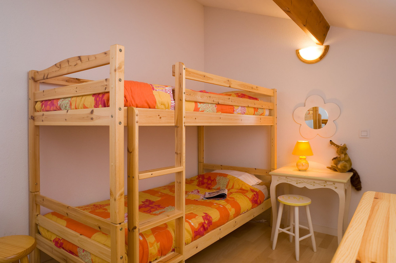 Bedroom 4, Madame Vacances Les Mas de St Hilaire, Vendée
