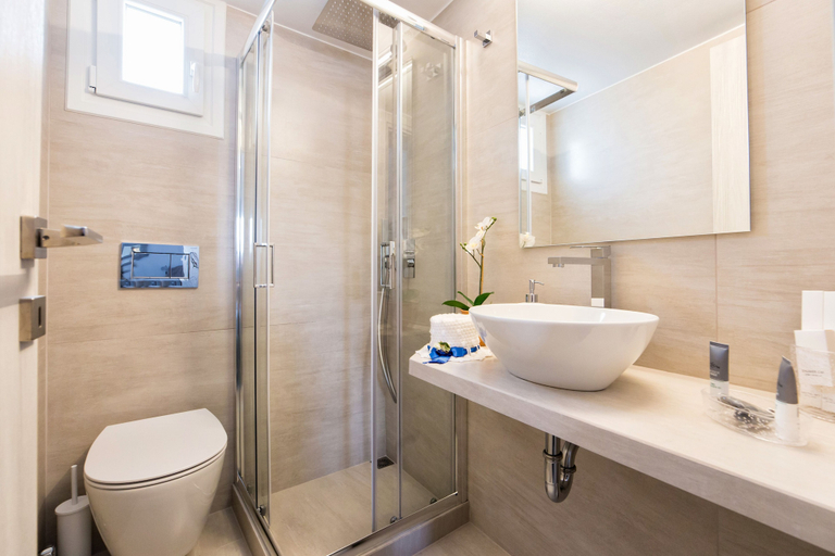 Bathroom 5, Panos Studios, South Aegean
