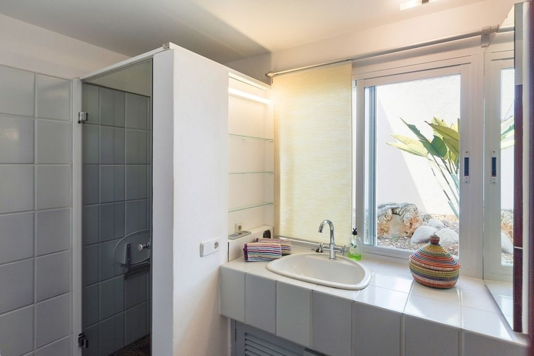 Bathroom 4, Mallorca front line property sea access, Baleares