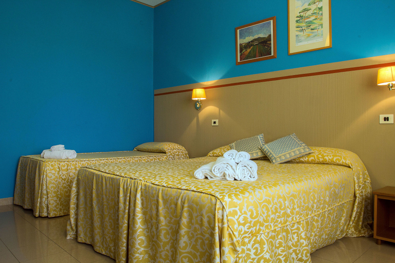 Bedroom 3, Hotel Plaza, Taranto
