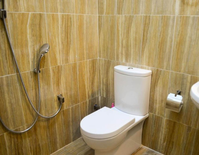 Bathroom, Crocus Resort, Pothuvil