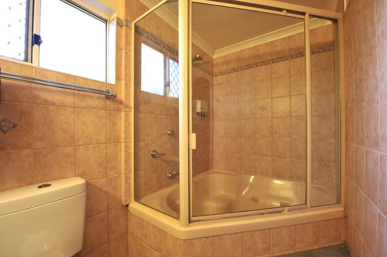 Bathroom 4, Highlander Motor Inn & Apartments, Toowoomba - Central