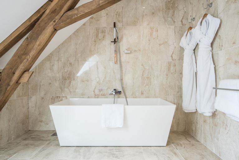Bathroom 4, Domaine de La Groirie - Le Mans Ouest, Sarthe