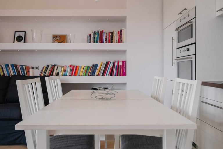 Others 5, Modern Apartment Across the Ponds, Warsaw