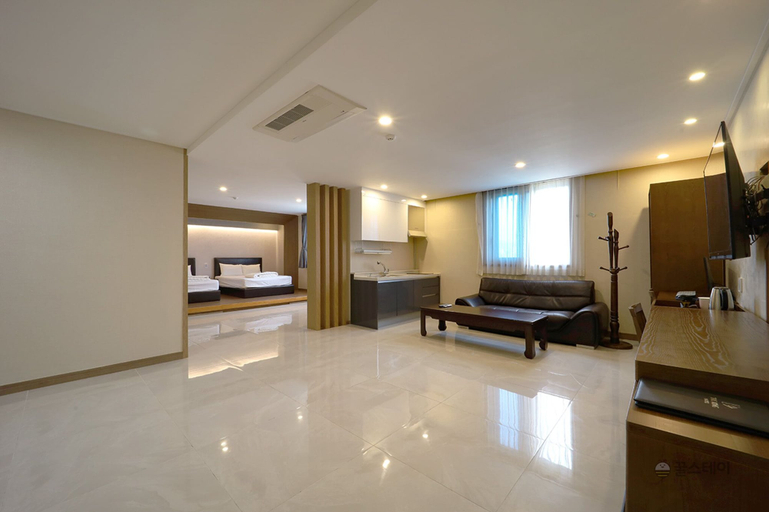 Others 4, The King Hotel, Yeonje