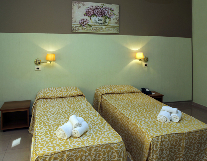 Bedroom 3, Hotel Plaza, Taranto