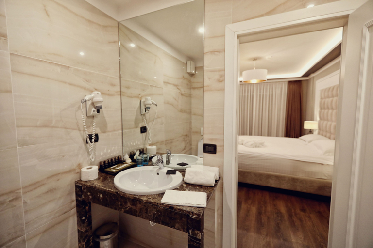 Bathroom 5, Premium Beach Hotel, Kavajës