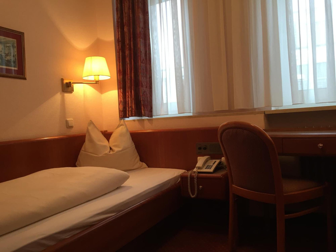 Bedroom 4, Hotel Carmen, München