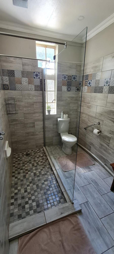 Bathroom 4, Bo Kamer Guesthouse, Gert Sibande