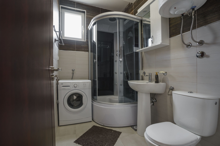 Bathroom, One bedroom M Rozino