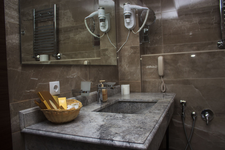 Bathroom 5, Bernardazzi Grand Hotel & SPA