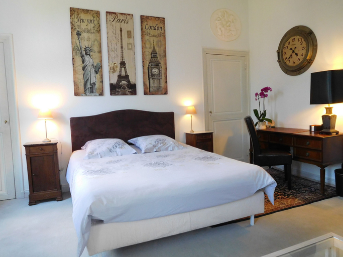 Bedroom 3, Chambres d'Hôtes Château de Courcelette, Nord