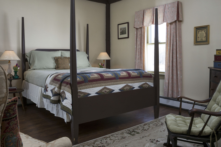 Bedroom 2, Wakefield Inn & Restaurant, Carroll