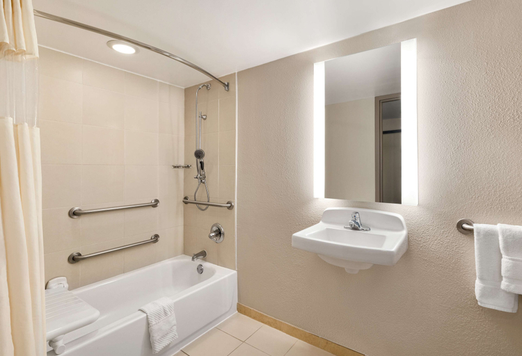 Bathroom 5, DoubleTree by Hilton Hotel New Orleans Airport, Jefferson
