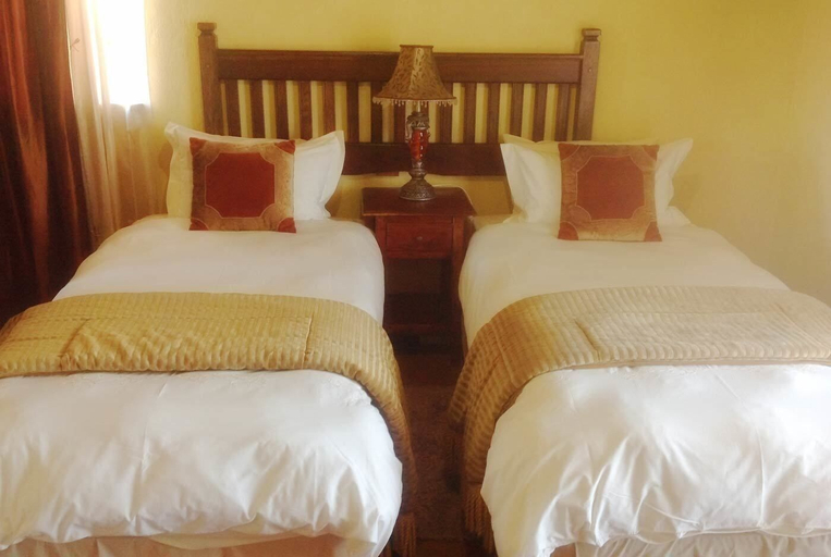 Bedroom 2, Fox and Squirrel, Nkangala