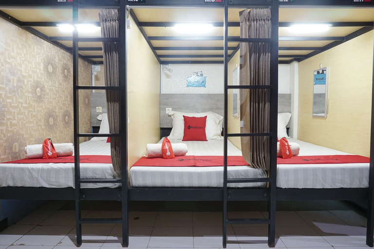 Bedroom 1, RedDoorz Hostel @ Borobudur Street, Malang