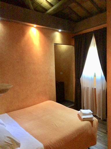 Bedroom 3, Caput Mundi, Rome