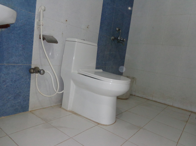 Bathroom 4, Hotel Akash Palace, Gautam Buddha Nagar